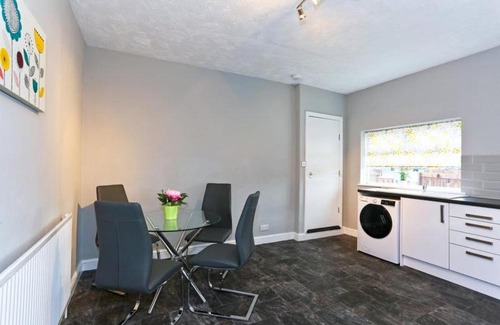 Leeds House | One of a Kind 4 Bed Guest House