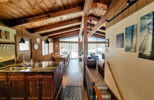 Bellaire House | One-of-a-Kind Chalet, Pool Table, Minutes to Golf
