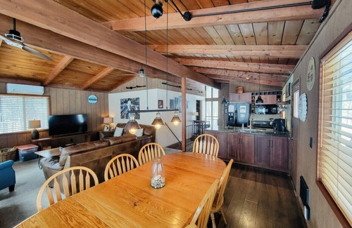 Bellaire House | One-of-a-Kind Chalet, Pool Table, Minutes to Golf