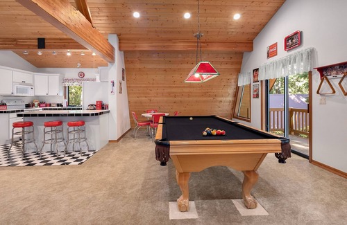 Easton House | One of a kind family retreat! Slps 30 | Gym | Game Room | On Silver Creek