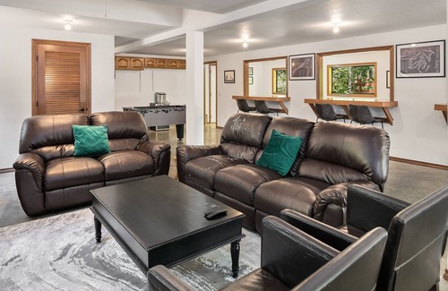 Easton House | One of a kind family retreat! Slps 30 | Gym | Game Room | On Silver Creek