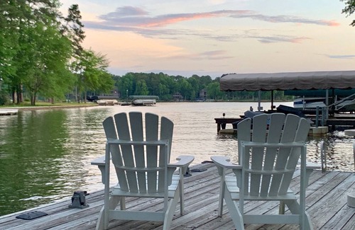 Beaverdam House | One-of-a-Kind, Lakefront House Near the Ritz, Sandbar & Boathouse!