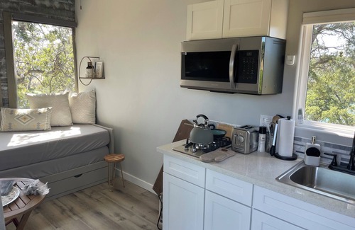 Angels Camp House | One of a kind modern Tiny Home in lush vineyard setting- unit B upstairs