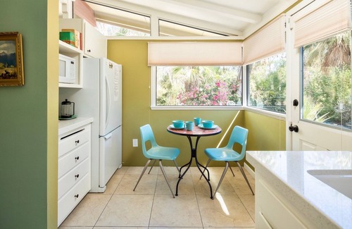 La Quinta Cove House | One of a kind secluded and stylish MCM desert bungalow on three lots, high up in the La Quinta Cove.