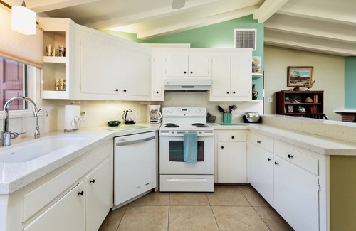 La Quinta Cove House | One of a kind secluded and stylish MCM desert bungalow on three lots, high up in the La Quinta Cove.