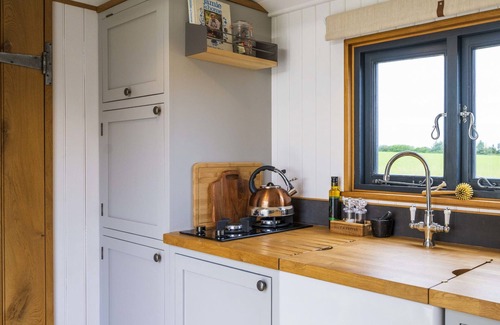 Thame Apartment | One Of A Kind Shepherds Hut With Incredible Views