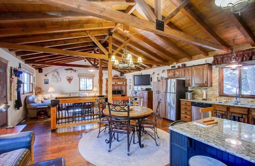 Woodland Park House | One of the best lots in Green Mountain Falls, located close to major attractions