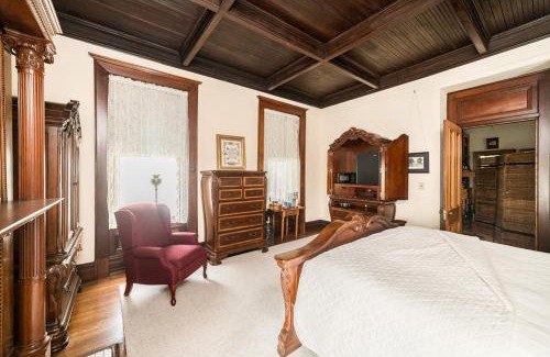 Daniels Hill House | One of These Nights - King Sized Bed - Sleeps 2