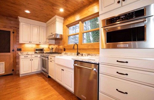 Waynesville Cabin | One of Waynesville's most treasured and historic vacation cabins