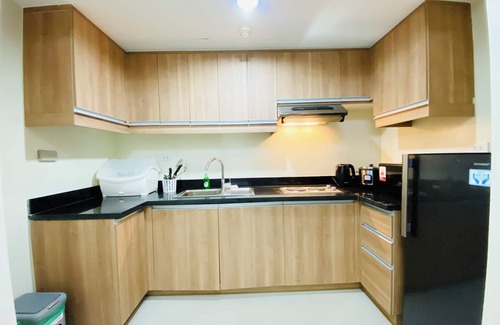 Guadalupe Apartment | One Pavilion Place by P&J