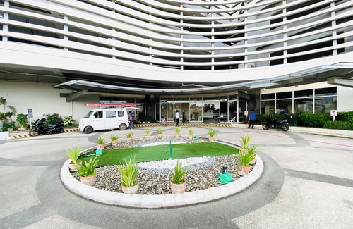 Guadalupe Apartment | One Pavilion Place by P&J