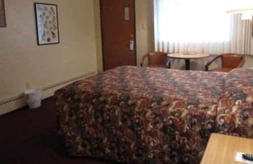 Cortez Apartment | One Queen Bed and Private Bath at Aneth Lodge