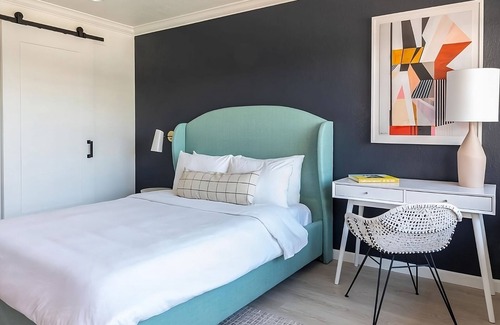 Piedmont Avenue Hotel | One Queen Suite Walking Distance to Downtown Area