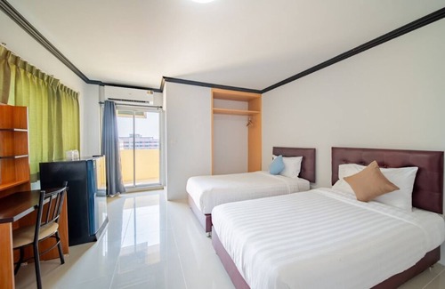 Ban Lam Rua Taek Hotel | One Residence Navanakorn