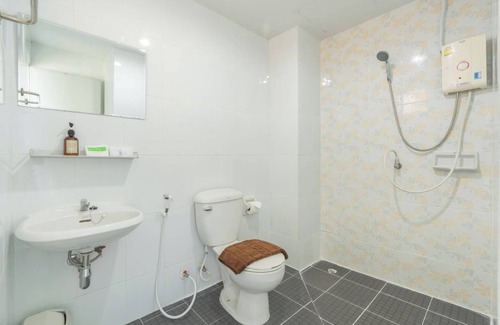 Ban Lam Rua Taek Hotel | One Residence Navanakorn