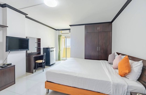 Ban Lam Rua Taek Hotel | One Residence Navanakorn