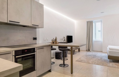 Bolzano Apartment | One-room Apartment '103 Palazzo Cavour' with Wi-Fi and Air Conditioning