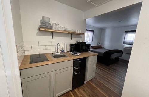 Meeker Cabin | One Room Cabin with Kitchenette