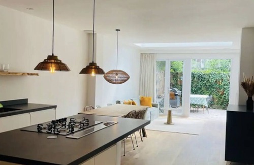 Hoofddorppleinbuurt Bed & Breakfast | One room near Vondelpark