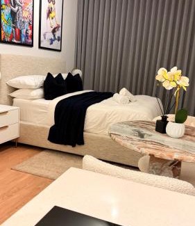 Greater Johannesburg Metropolitan Area Apartment | One Rosebank Retreat