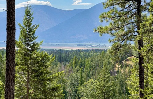 Bonners Ferry House | One Small Rv Space North of Bonners Ferry. n50 Amp, Water, Sewer. Ask about pets