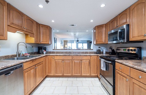 Fort Walton Beach Condo | One Step to the Beach!/Spacious Beachfront Condo