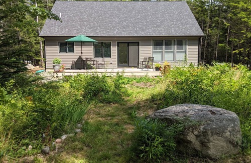 Northeast Harbor House | One Story House on Wooded Lot Near Walking Trails and Acadia National Park