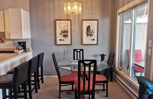 Blind Bay Condo | One Suite Getaway unit 5B. Lakefront 2 Bedroom in the Shuswap