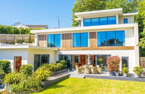 Newport House | One Tennyson