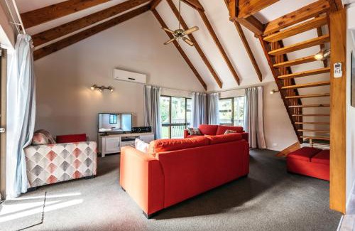 Oneroa House | Oneroa Oasis - Oneroa Holiday Home
