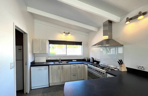 Oneroa House | Oneroa Village Beach House - Stay Waiheke
