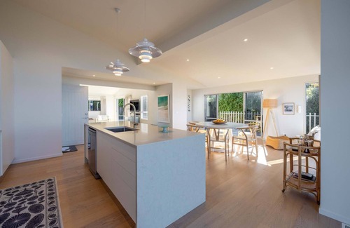 Oneroa House | Oneroa Vines and Views | Stay Waiheke