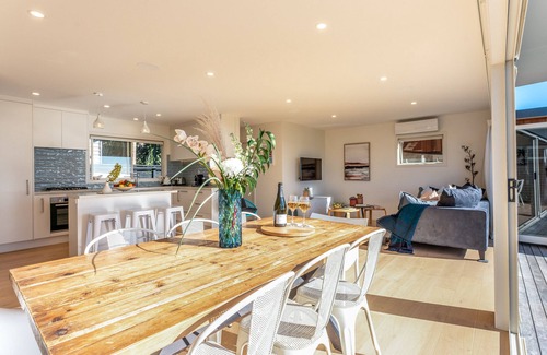 Onetangi House | ONETANGI BEACHFRONT ESCAPE | Coast & Country | WINTER DEAL - Stay 3, Pay for 2