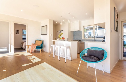 Onetangi House | ONETANGI BEACHFRONT ESCAPE | Coast & Country | WINTER DEAL - Stay 3, Pay for 2