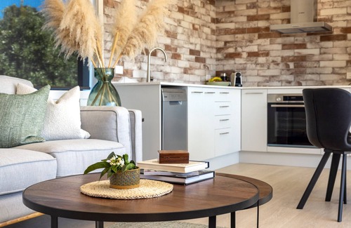 Onetangi Apartment | ONETANGI BEACH STAYS APARTMENT | Coast & Country | WINTER DEAL - Stay 3, Pay 2