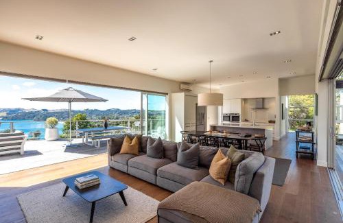 Ostend House | Onetangi Luxury - Be My Guest Waiheke