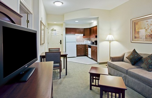 Airport North Condo | Only 1.5 Miles from Orlando International Airport + 24 Hour Business Center | 25 Minutes to Disney World