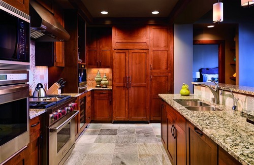 Truckee Condo | ONLY 10/6-11 - Ritz Carlton 3-bedroom condo Tahoe with AC, fitness room, WiFi