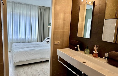 Groet Apartment | Only 2000m from the beach! Comfortable apartment with private terrace