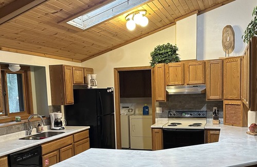 Friendship House | Only 30 minutes from Wisconsin Dells is this 4bedroom lake house with dock!!