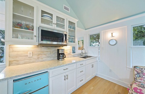 Seaside House | Only 381 Ft. to Beach in Seaside & 1 Block to Town; + 2 Bikes, A Rise & Shine