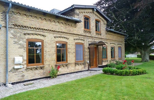 Kopperby Apartment | Only 400m from the Schlei, our cozy vacation apartment "Schleimuschel" is located on the 1st floor of a charming two-family house with tasteful furnishings and a garden for a great vacation feeling