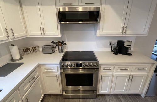 Central Naples Condo | Only 8 Minutes from Seagate Beach, Spacious 3BR 2BA Naples Condo Prime Location