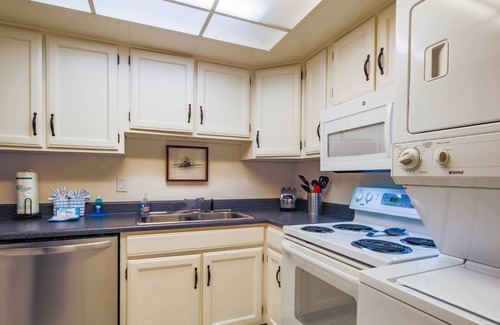 South Beach Villa | Only a 2 Minute Walk to Salty Dog, Pool, Marina & Beach! Perfect South Beach Vacation Getaway!
