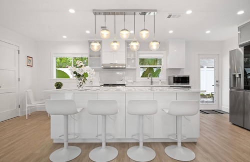 Arlington Park House | ONLY A FEW MINUTES FROM THE #1 BEACH IN THE USA!