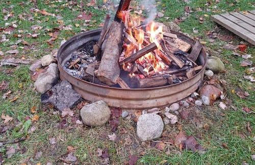 St. Helen Cottage | Only a short walk to the lake! Or a Short ride to the trails!