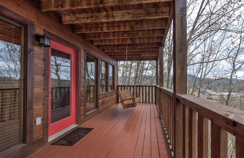 Caton Cabin | Only Dreamin' | Tucked in Rolling Hills of Sevierville