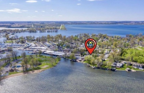 Russells Point House | Only steps to the beach, gorgeous bungalow