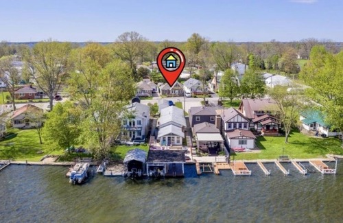 Russells Point House | Only steps to the beach, gorgeous bungalow