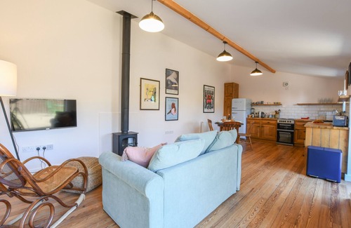 Sotherton Cottage | ONNA'S STABLE, SOTHERTON, pet friendly, with open fire in Halesworth